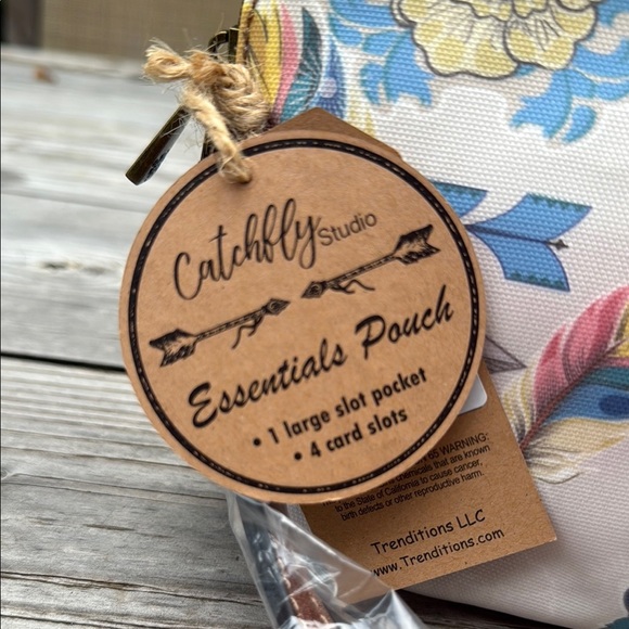 NWT Floral Feather and Leopard Print Women's Wristlet - Picture 5 of 5